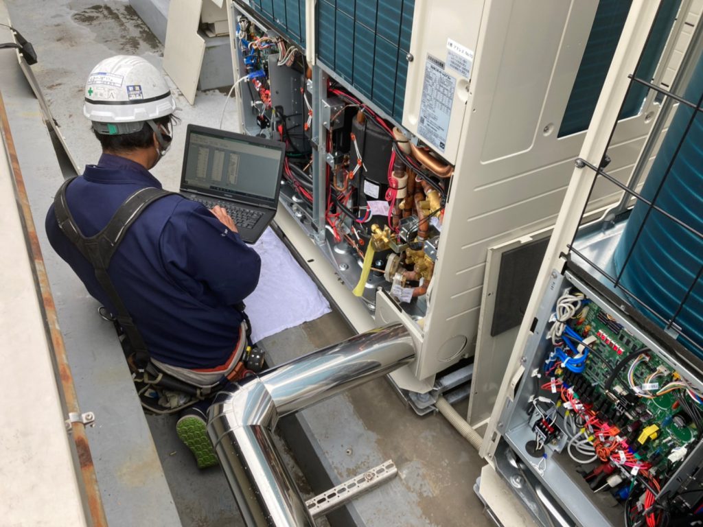 画像：業務用エアコンメンテナンス